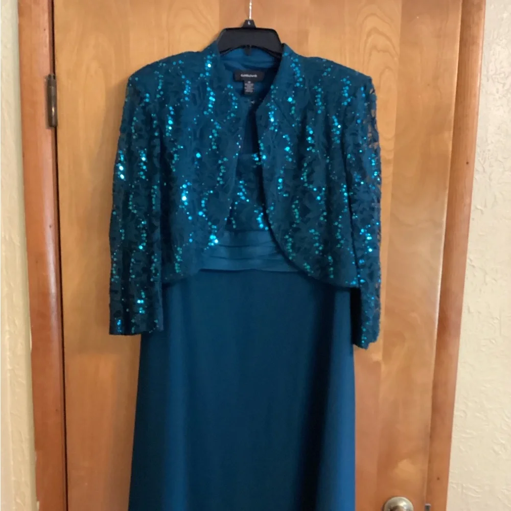 Green two-piece, formal dress - Picture 2 of 6